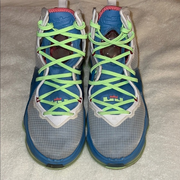 Nike LeBron James Sneakers 19 “Tropical”